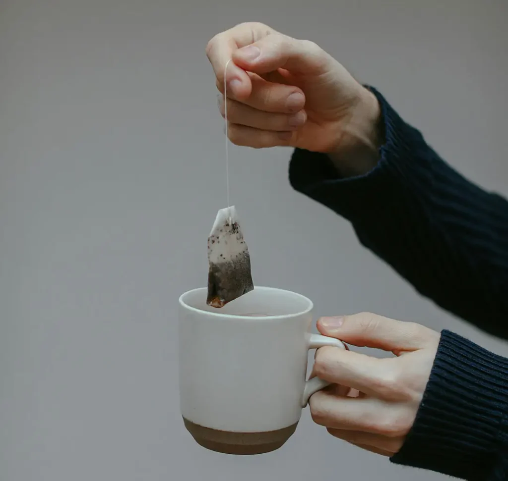 درمان عفونت دندان با چای کیسه ایی در خانه